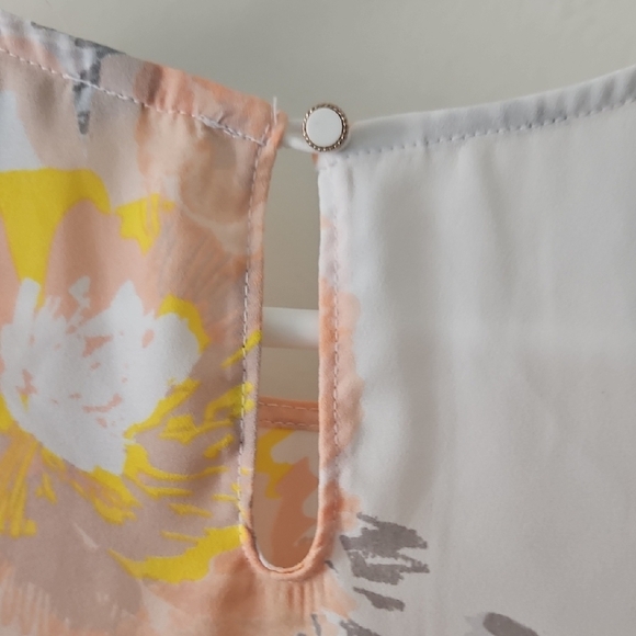 Banana Republic Relaxed White and Gray Blouse - Picture 3 of 6